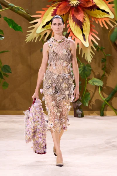 Look 27
